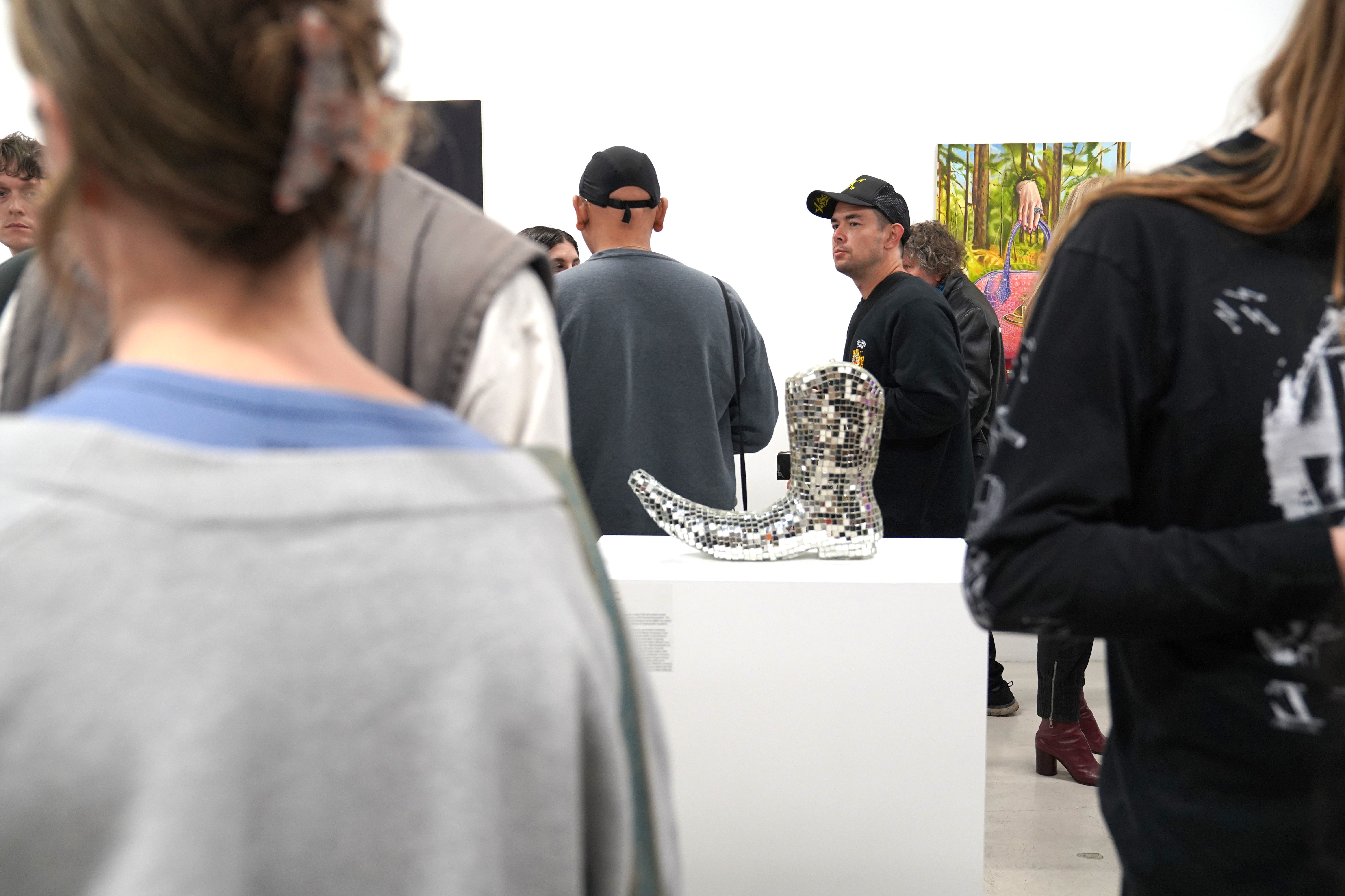 photo of a crowd of people in the art gallery