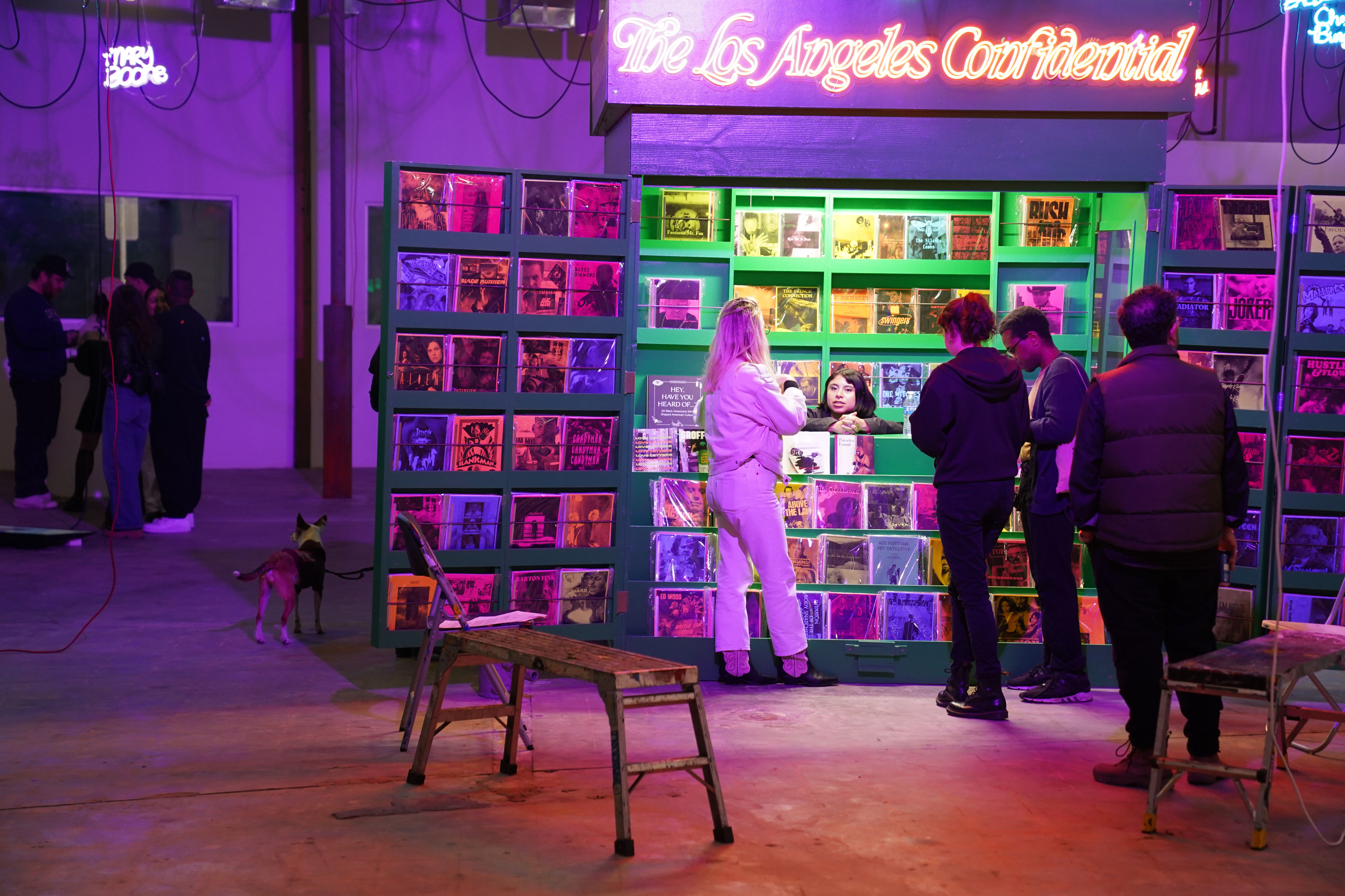 photo of a crowd of people in the art gallery