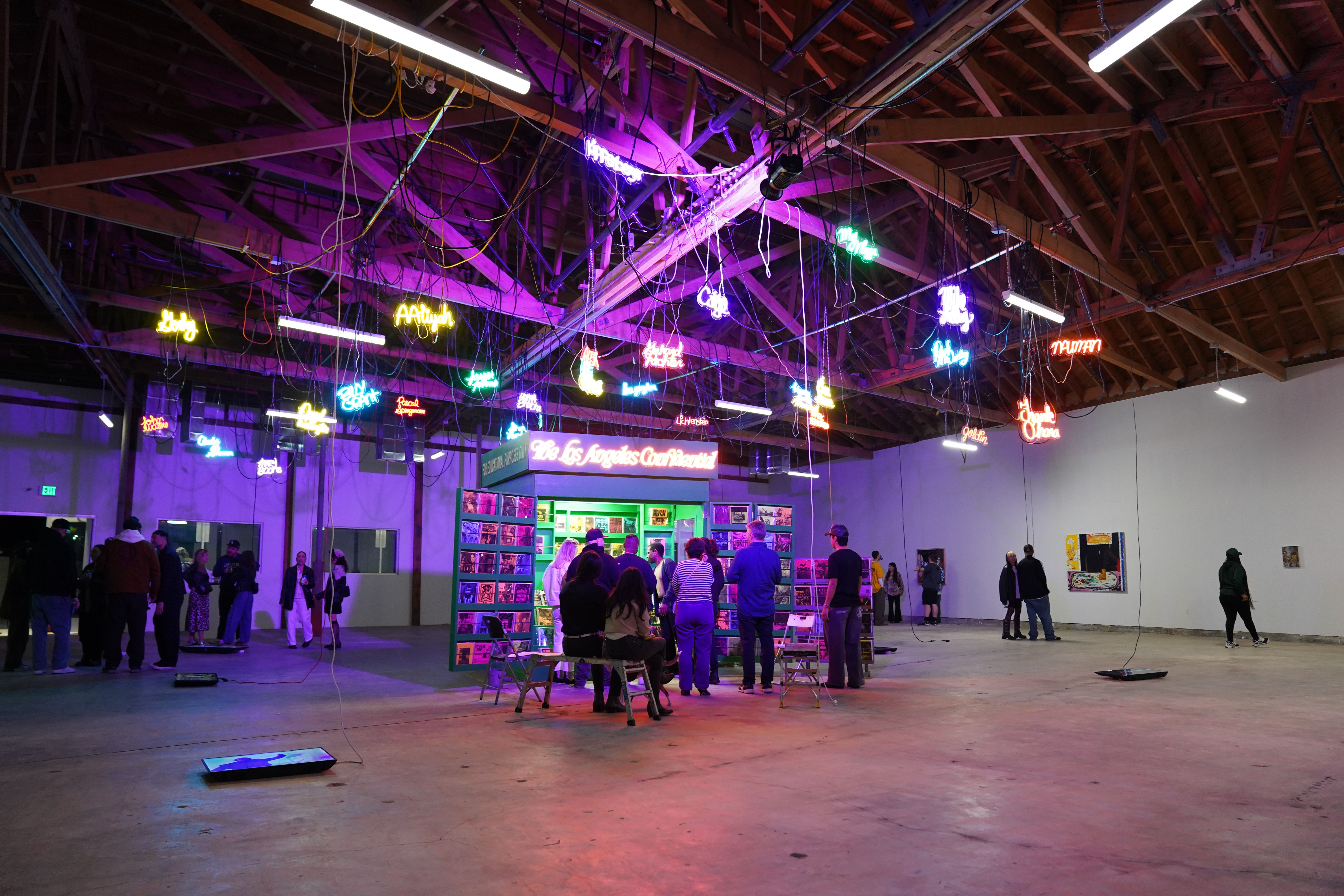 photo of a crowd of people in the art gallery