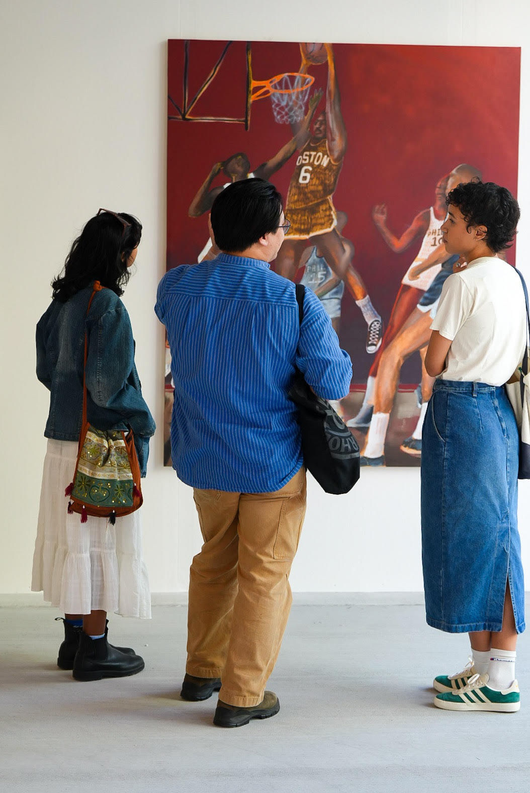 photo of a crowd of people in the art gallery