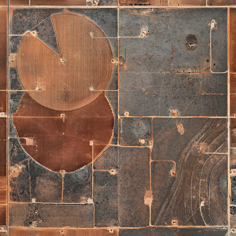 Edward Burtynsky, Pivot Irrigation #19, High Plains, Texas Panhandle, USA, 2012, 2019