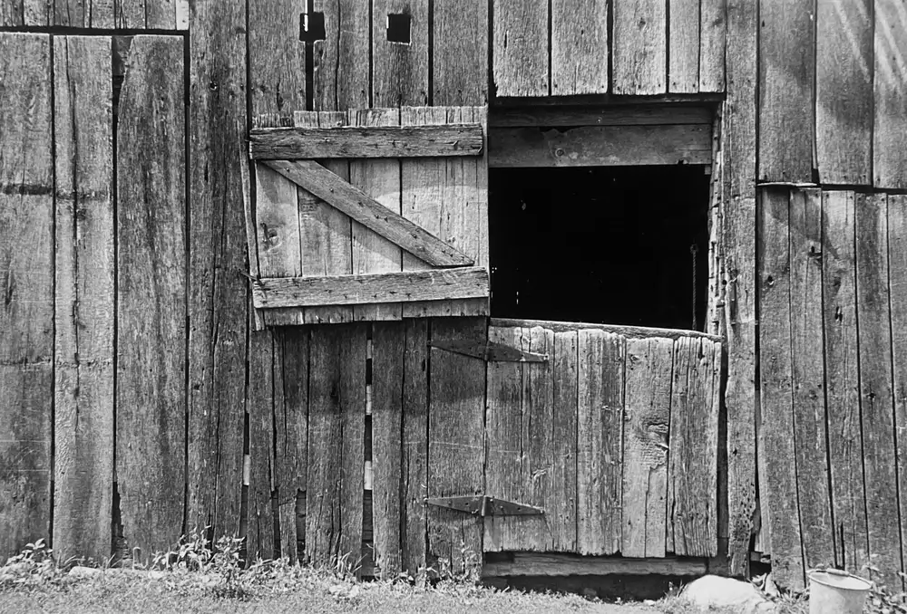 Ben Shahn, Old barn on Route 40, central Ohio, 1938