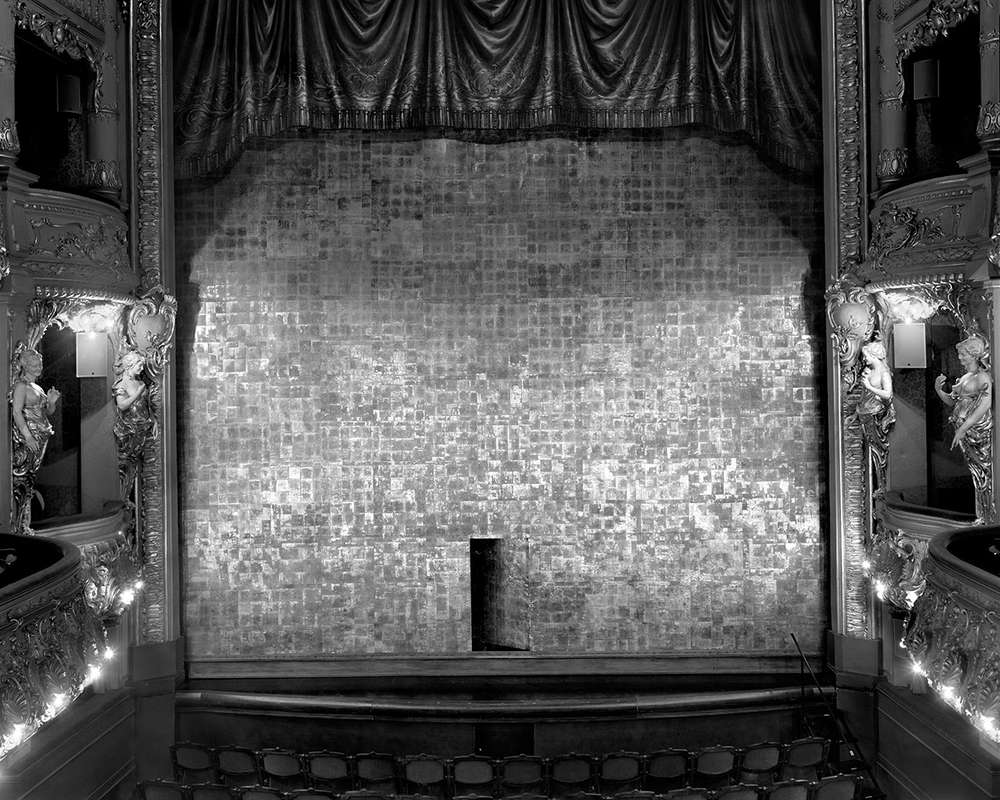 Matthew Pillsbury, Fire Curtain, Athenee, Theater Louis Jouvet, Paris, 2008