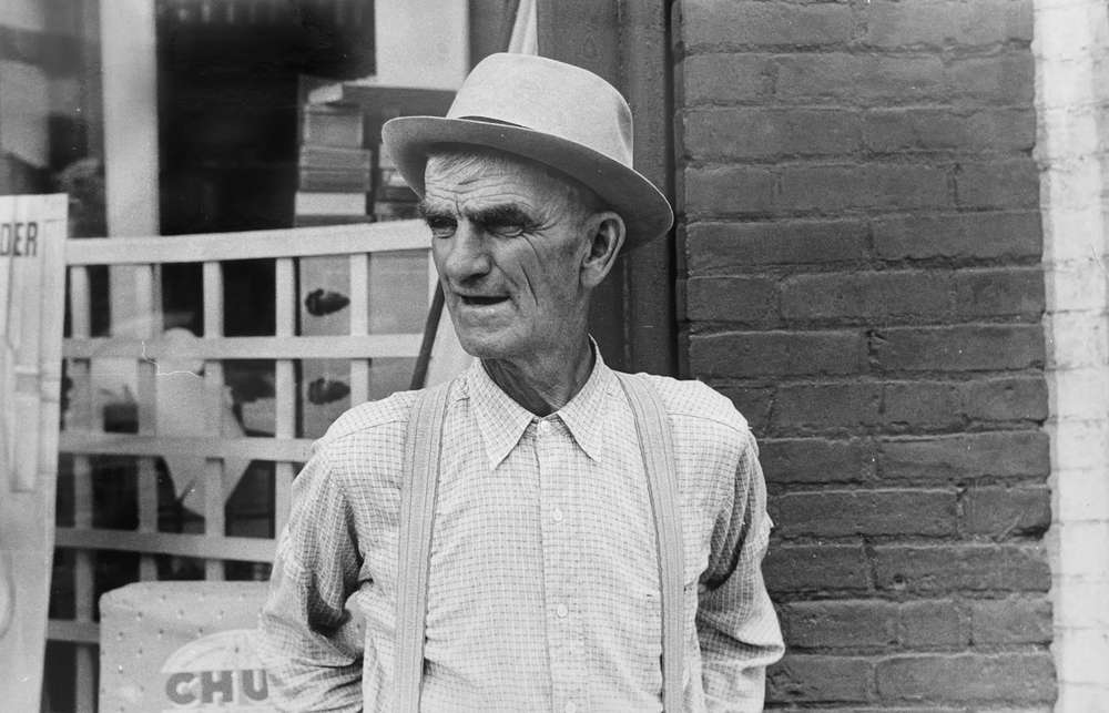 Ben Shahn, Man on street corner, Marysville, Ohio, 1938