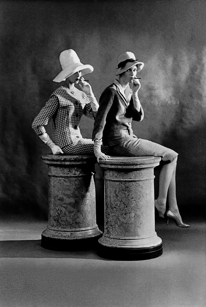 Frank Horvat, London, for Briish Vogue (2 models sitting), 1959