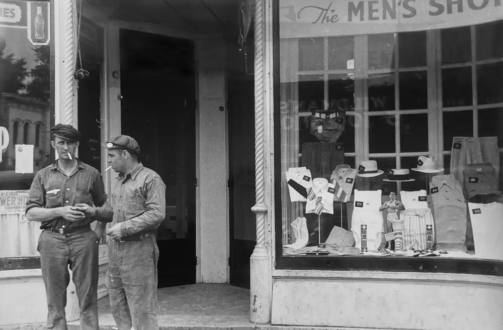 Ben Shahn, Street scene, Washington Court House, Ohio, 1938