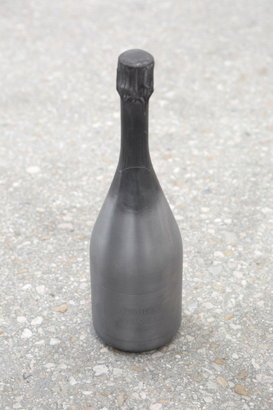 Alicja Kwade, The heavy weight of lively light (Charles Heidseck)