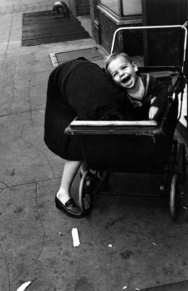 Helen Levitt New York City, 1945