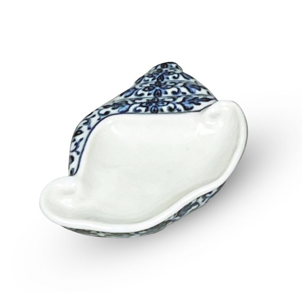 Rare Chinese Imperial Small Blue and White Porcelain Shell Form Ink Palette