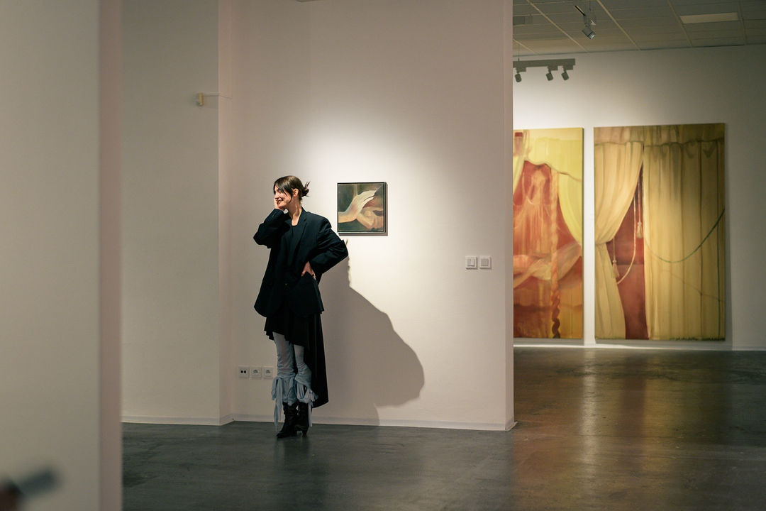 Anna Ruth , O můrách a lidech. Češka maluje obrazy jako z fantasy světa, vystavuje i v New Yorku