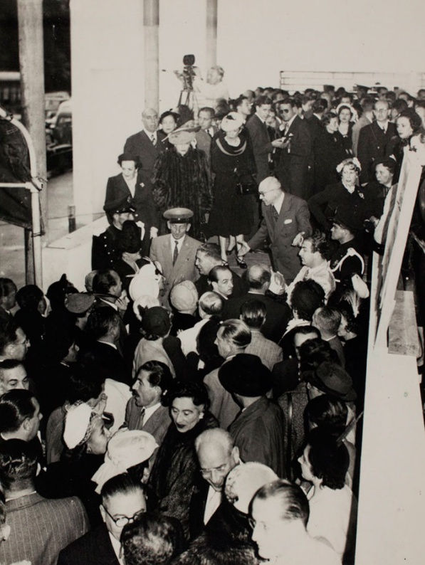 Abertura da 1ª Bienal com a presença de Francisco Matarazzo Sobrinho