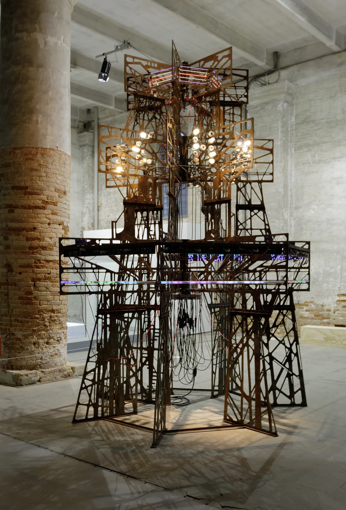 Lee Bul, Aubade V (2019); Thaddaeus Ropac