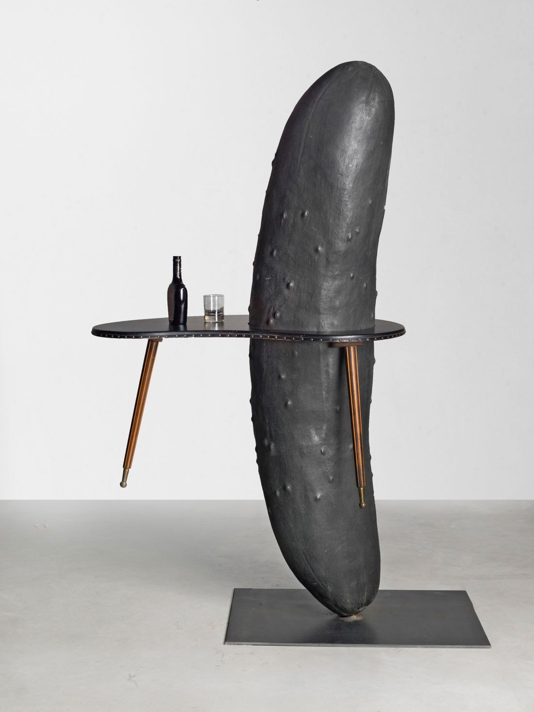 “Bar,” 2019. © Erwin Wurm