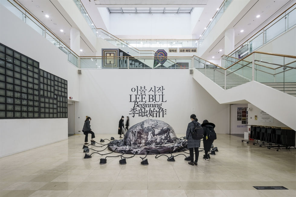 Lee Bul's participatory sculpture 'Hydra (Monument)' (1996/2021) is installed at 'Lee Bul: Beginning' exhibition at Seoul Museum of Art. Courtesy...