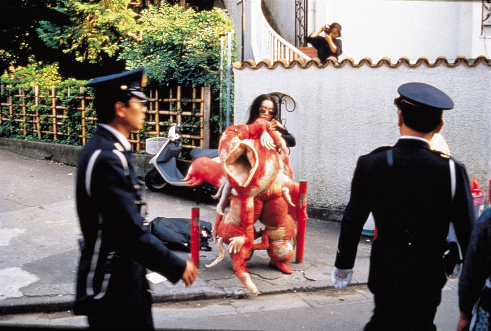 Lee Bul's 12-day performance 'Sorry for suffering ― You think I'm a puppy on a picnic?' (1990) / Courtesy of...