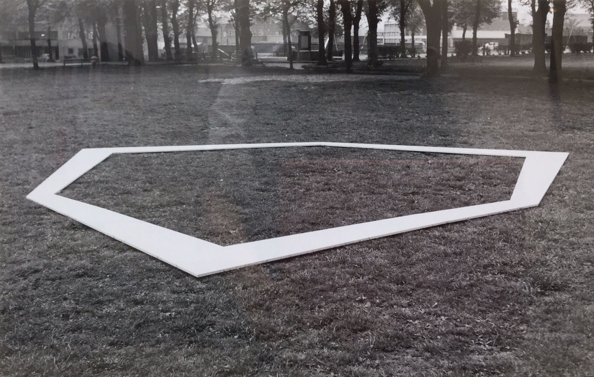 David HALL Untitled (Six-sided Piece) - Part of "Displacement (Display)", 1967-68 Black and white photograph 19 x 30 cm (image) 35 x 45 cm (framed)