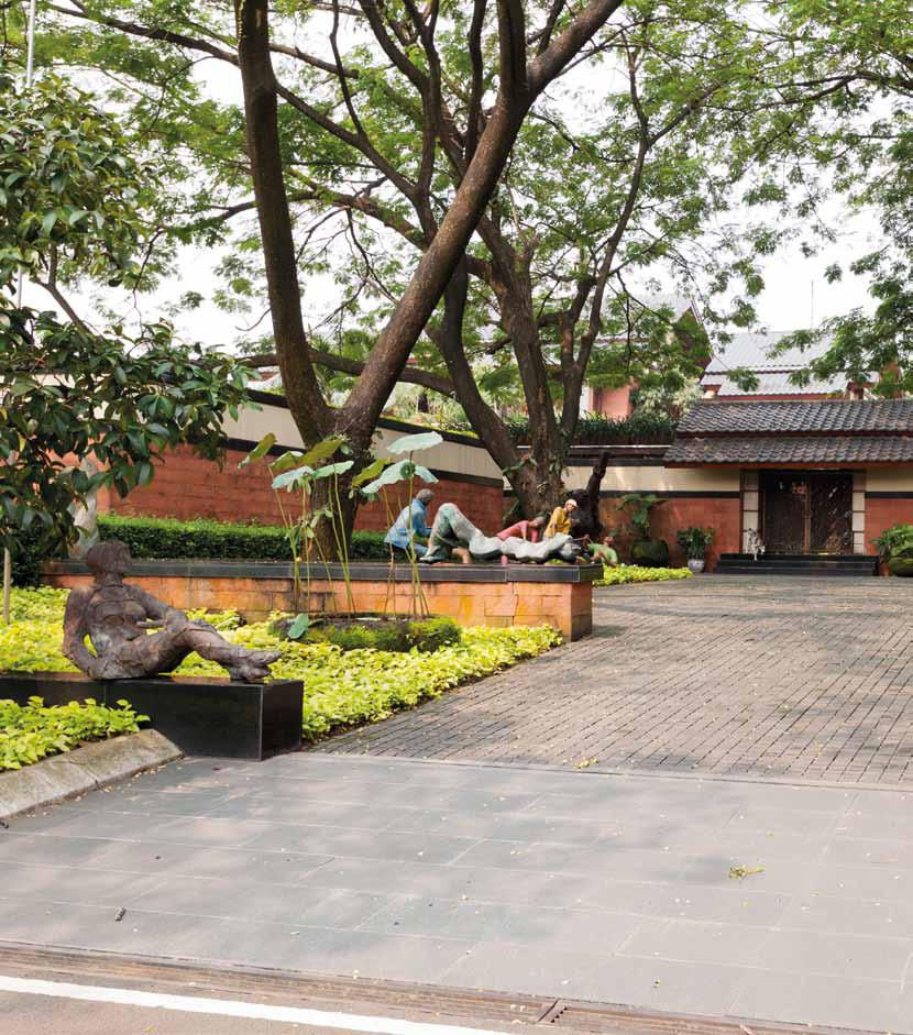 'Decades of Collecting Art', Indonesia Design 10th Anniversary Issue, Photo by Agung Surya Widjaja