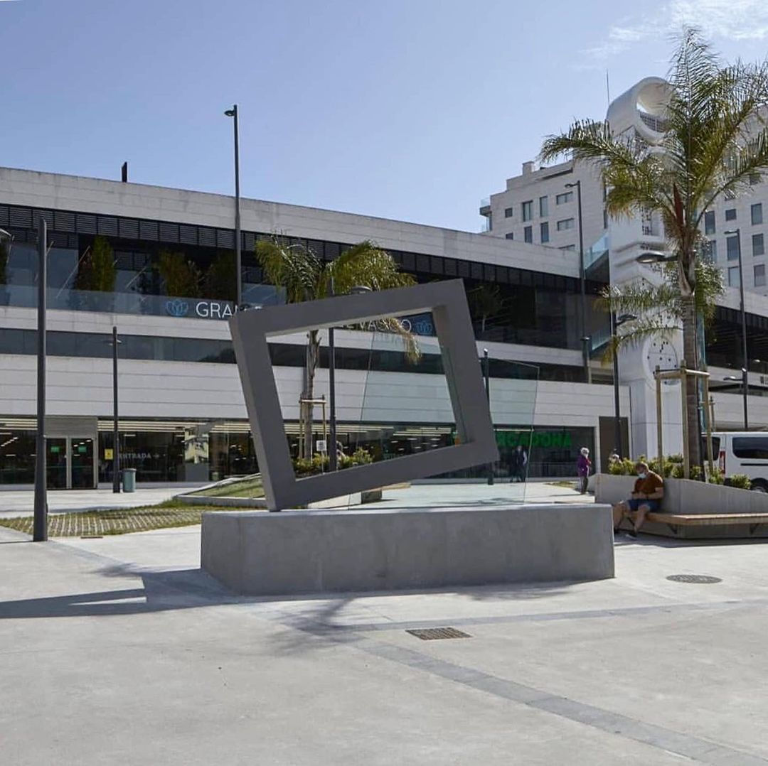 SCULPTURE "BALANCE AND TRANSPARENCY" IN OVIEDO, SPAIN.
