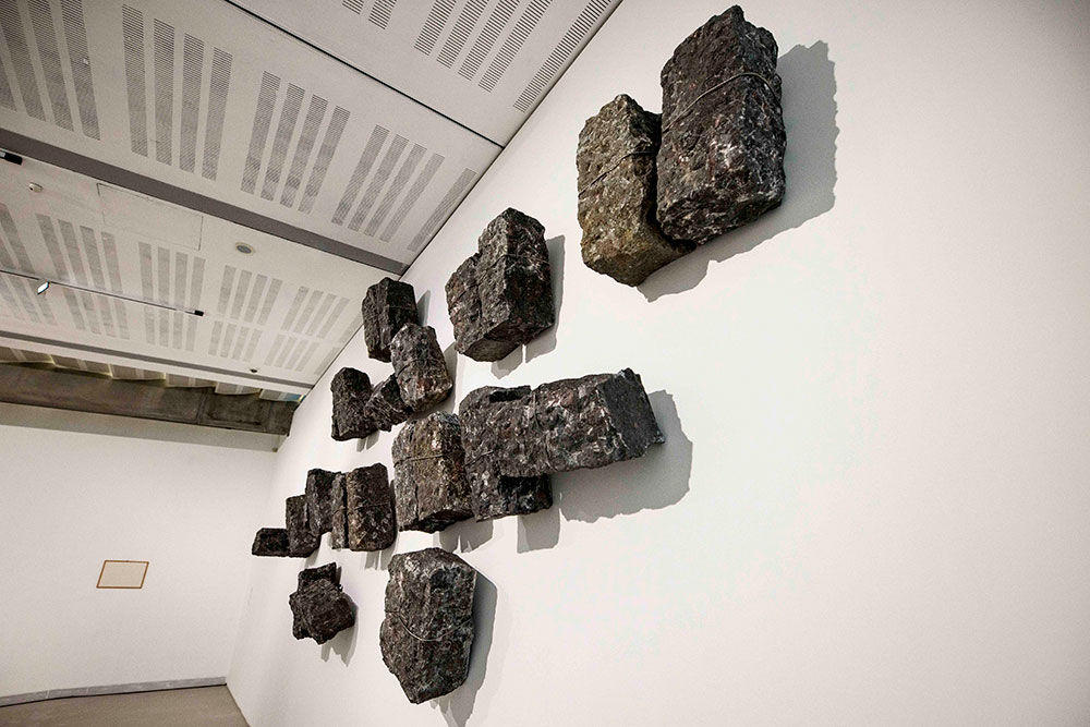 Installation view: Giovanni Anselmo: Oltre l'orizzonte, Museo nazionale delle arti del XXI secolo, 20 June – 6 October 2024. Photo © MUSA, courtesy MAXXI Foundation.