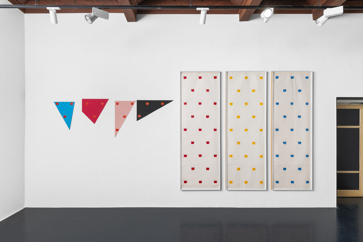 Niele Toroni. Impronte di pennello n. 50, dal 1959 al 2024 al Museo Casa Rusca: © Niele Toroni. 2025, ProLitteris, Zurich. Foto Cosimo Filippini