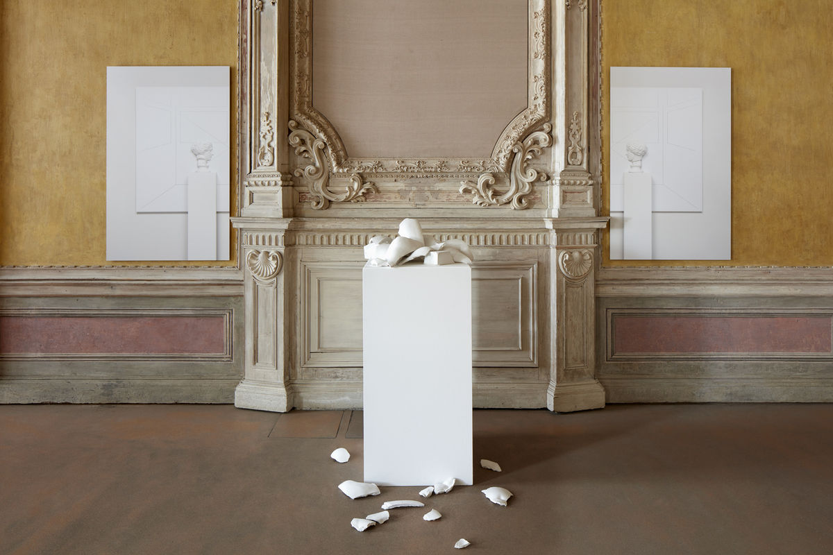 An image containing an installation view of an exhibition by Giulio Paolini