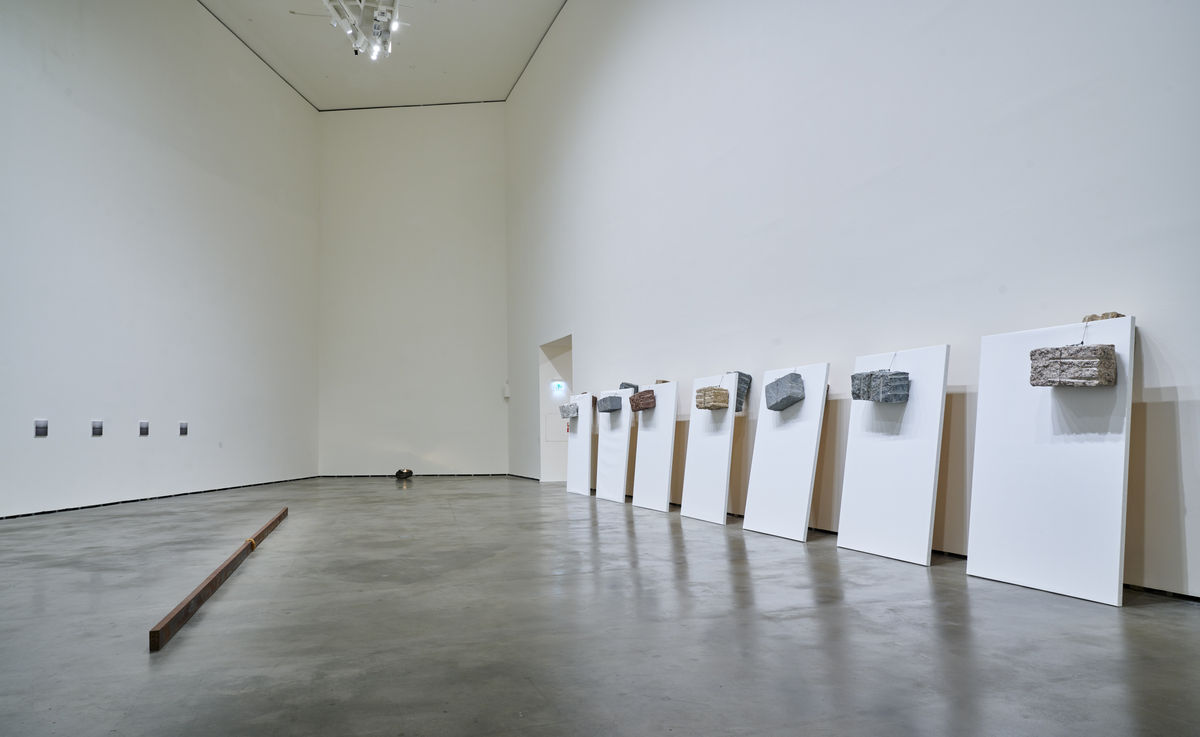 Installation view: "Giovanni Anselmo: Más allá del horizonte" at Guggenheim Bilbao