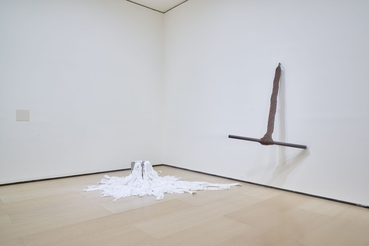 Installation view: "Giovanni Anselmo: Más allá del horizonte" at Guggenheim Bilbao