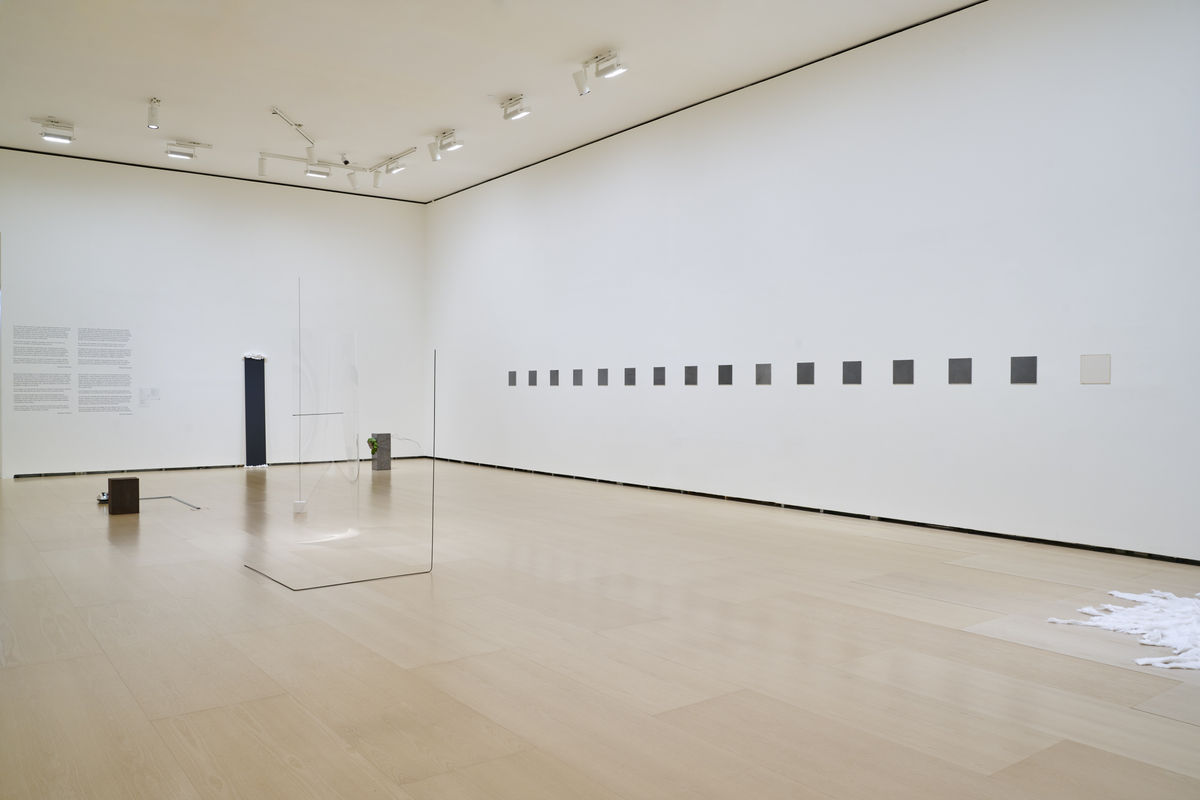 Installation view: "Giovanni Anselmo: Más allá del horizonte" at Guggenheim Bilbao