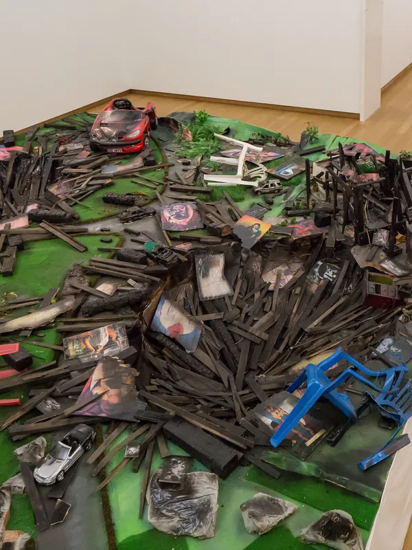 Image: Thomas Hirschhorn in ‘Hybrid Sculpture: Contemporary Sculpture of the collection of the Stedelijk Museum’
