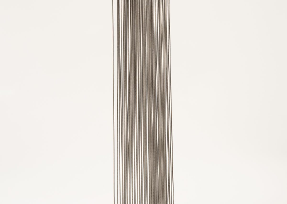 Ohne Titel (Sonambient), circa 1963-64, Beryllium copper, monel, and bronze base, 42 1/8 x 10 x 10 inches (107 x 25.4 x 25.4 cm)