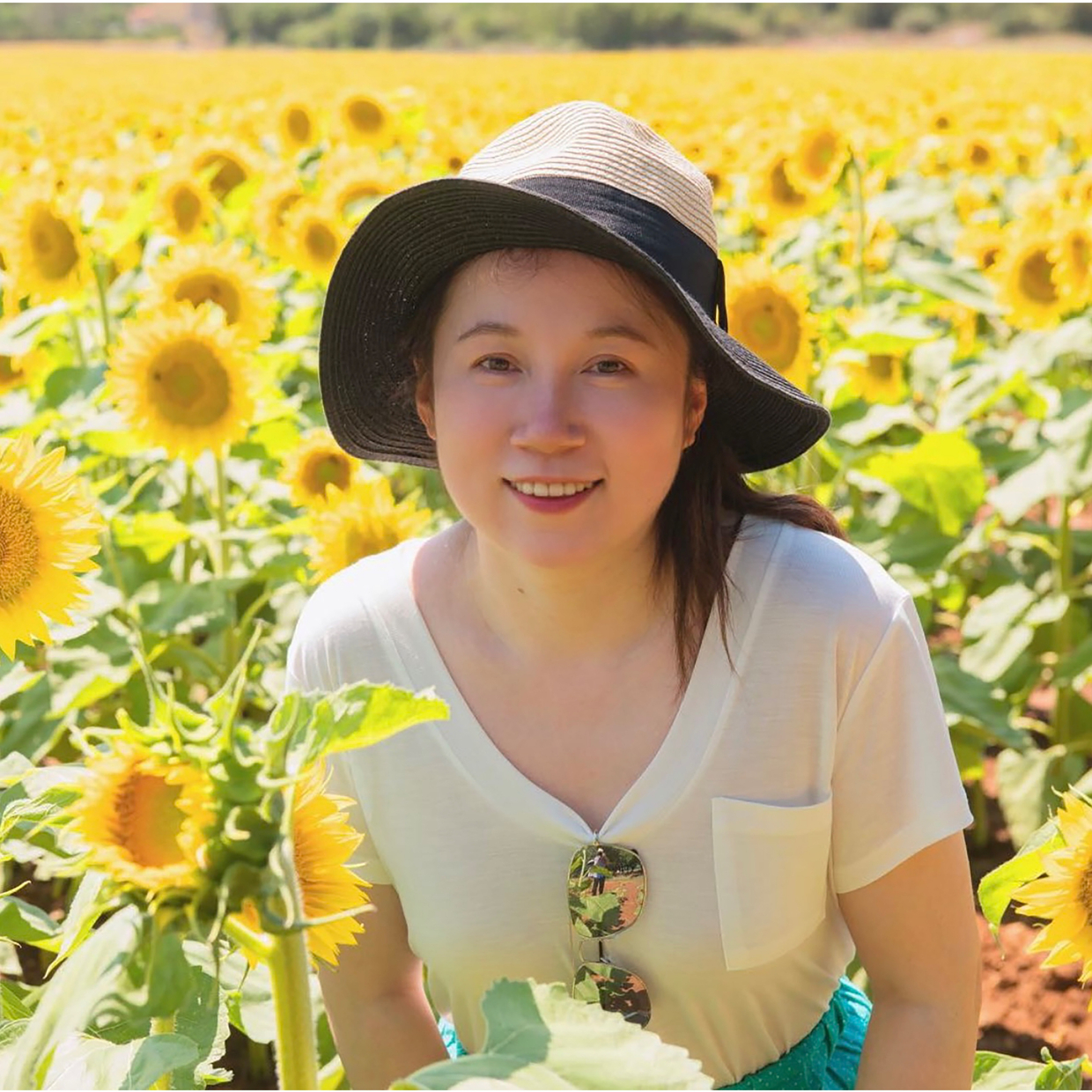 ARTIST: Zhang Yinghan Born in 1984 in Yantai, Shandong, Zhang Yinghan earned her bachelor's degree in Media Production from the...