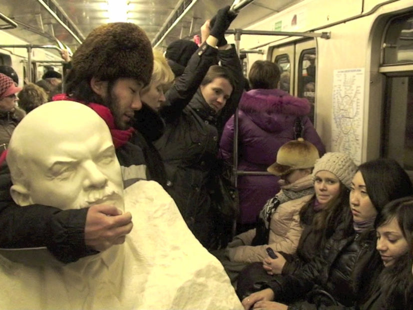 Looking for Vladimir Lenin at Moscow apartments, 2012