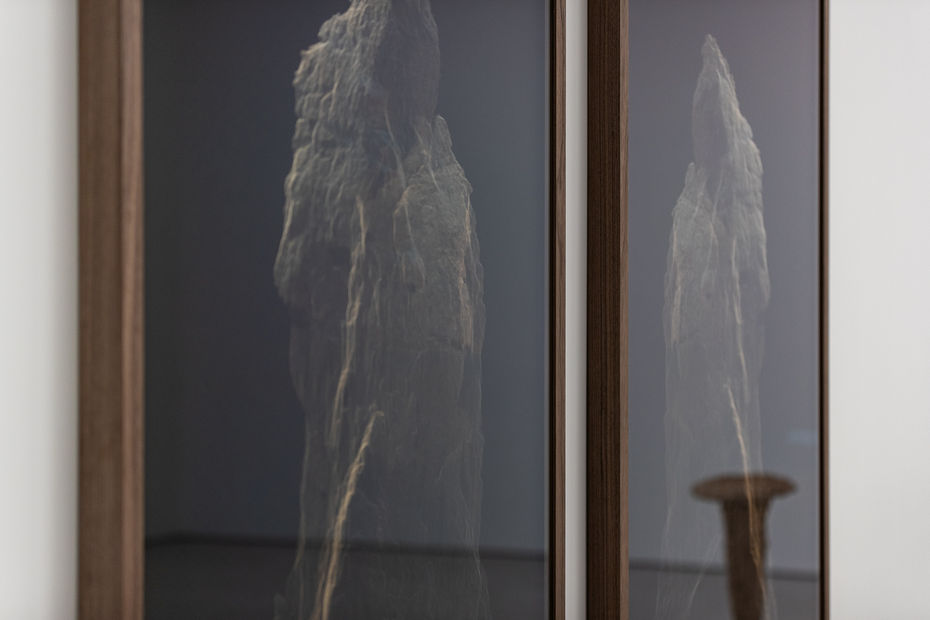 12 Ella Littwitz Exhibition View The Day The Sky Hung Low Harlan Levey Projects Brussels 2024 Photo Credit Adriaan Hauwaert Lr