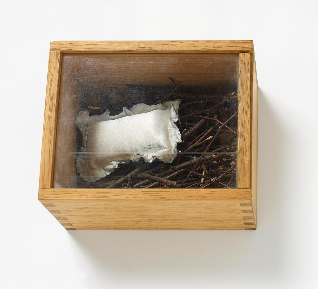 Méret Oppenheim, Le Cocon (il vit)/ Der Kokon - er lebt,, 1974