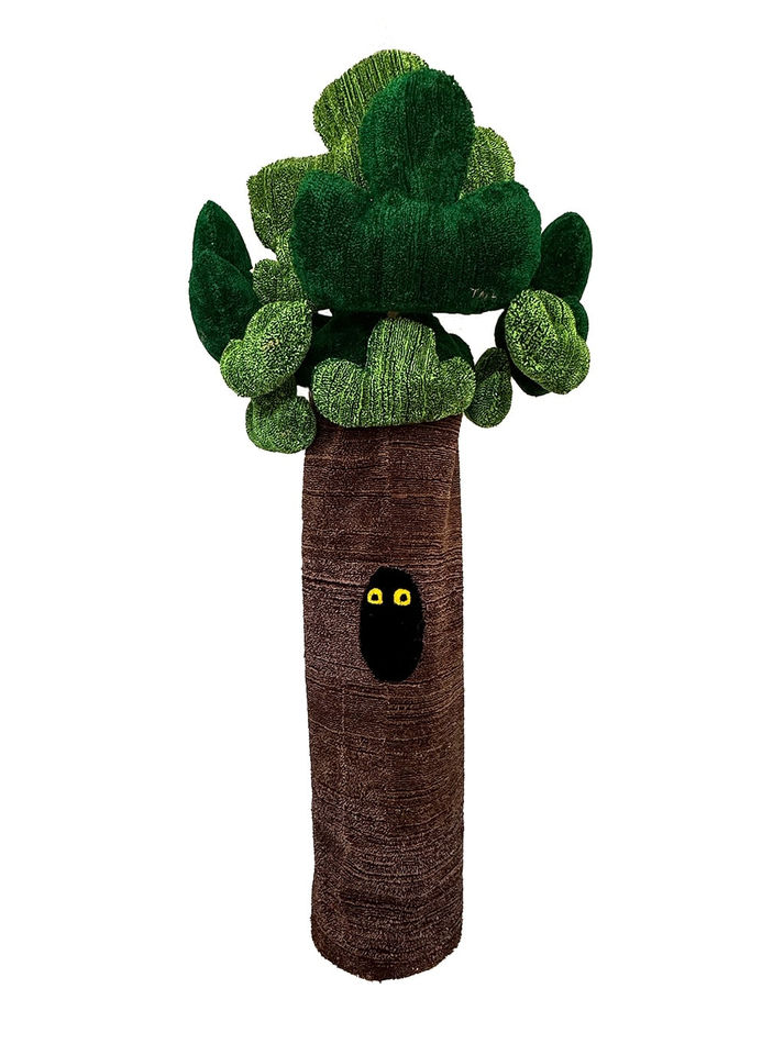 Thomas Martinez Pilnik - a yarn sculpture of a life size tree with a hole in the tree trunk, a pair of eyes staring from the tree hole