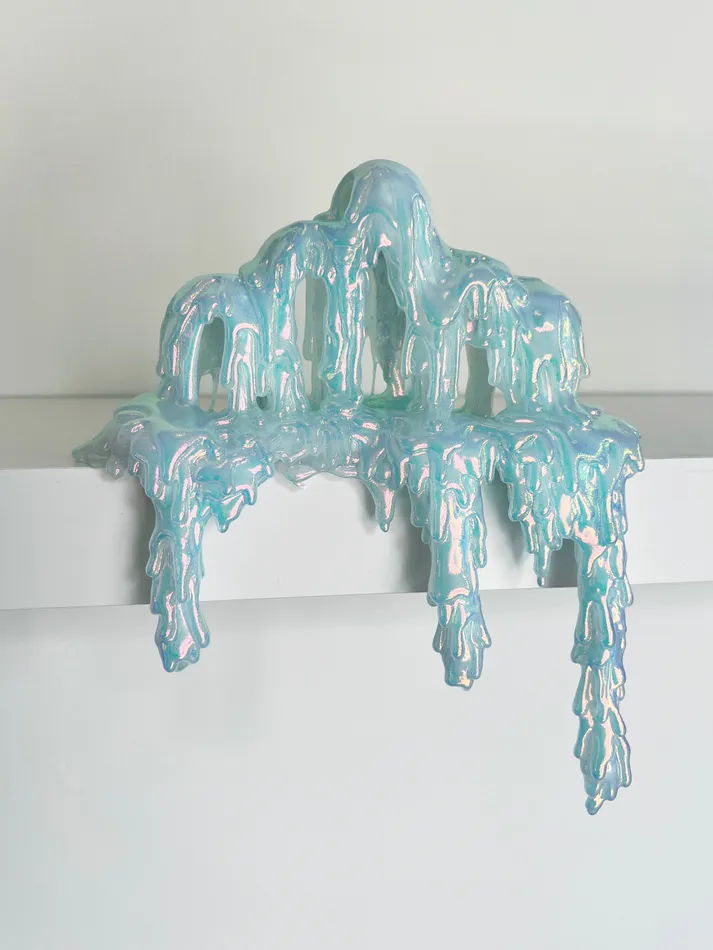 Dripping sculpture in white with a holographic shine by Dan Lam