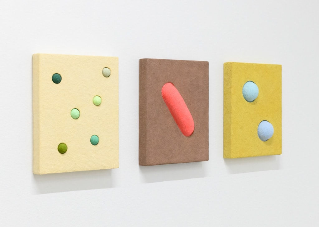 CHIAOZZA, Six Green Dots in Pale Peach, 2024