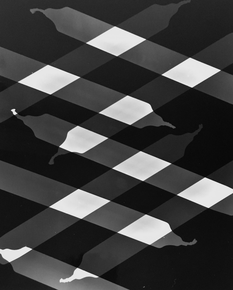 Jürg Hugentobler  o.T., 2021  Fotopapier, 25x20 cm  Papierbelichtung