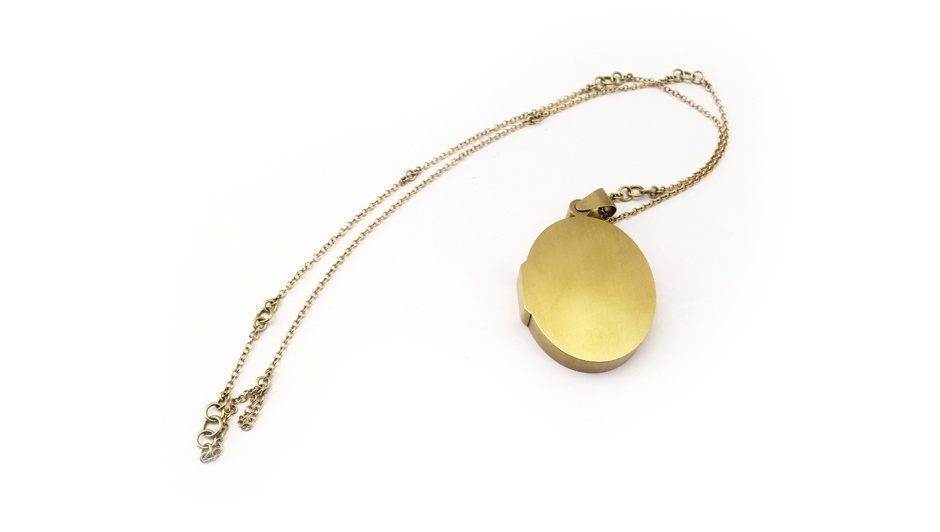 Lin Cheung, Secret - locked locket, 18ct gold