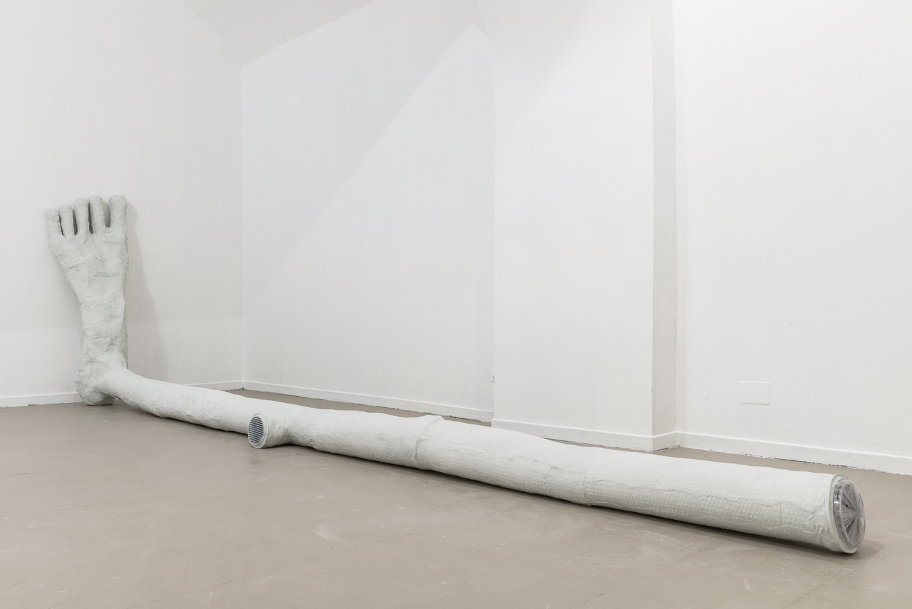 Rebecca Ackroyd, You only feel it when it's broken, 2017