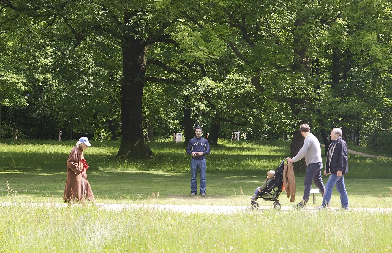 ITALIA 2004 Bronze, exterior paint 202 cm high | 80 in