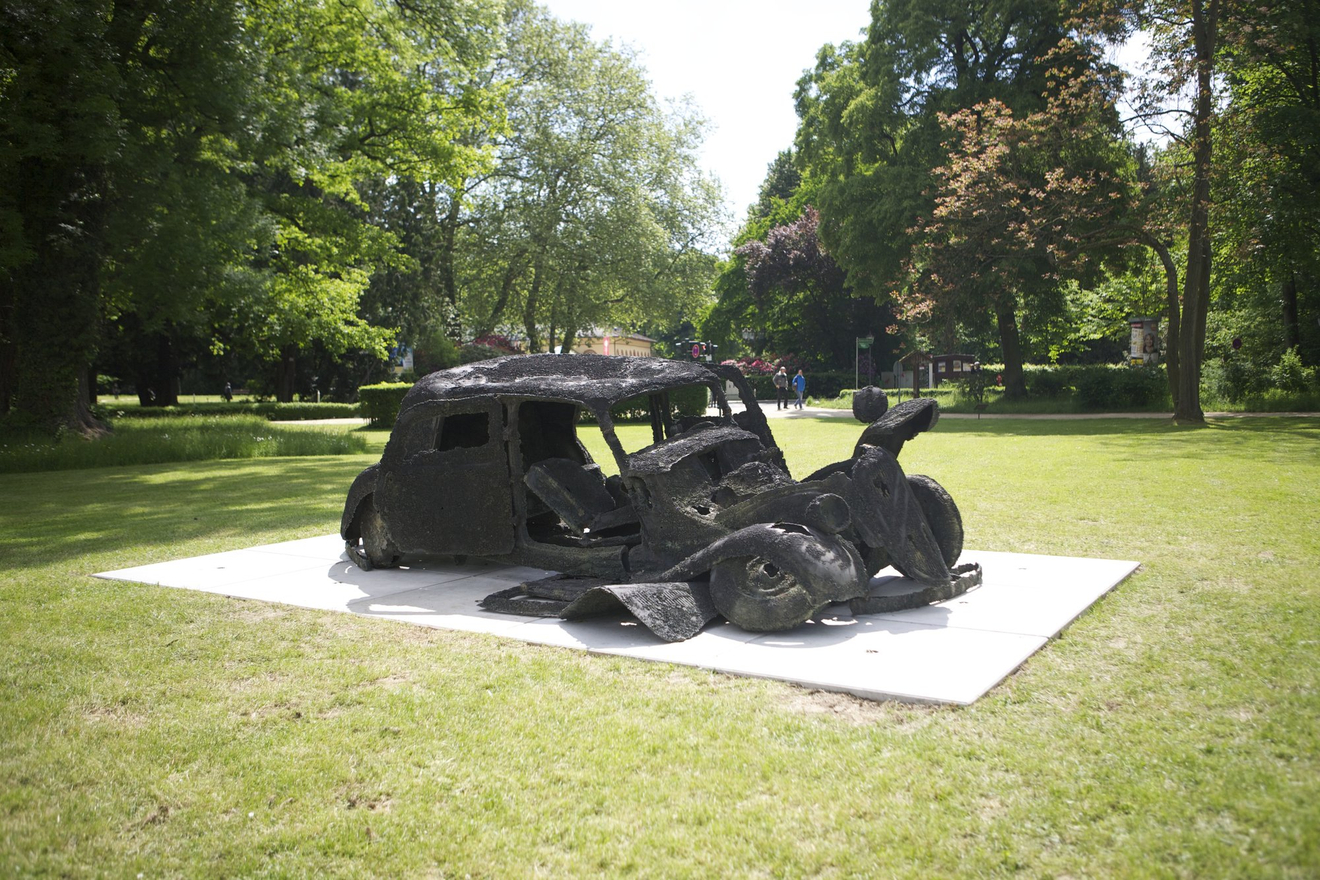Traction avant, traction apres 1991 Arman Cast bronze 157 x 553 x 386 cm