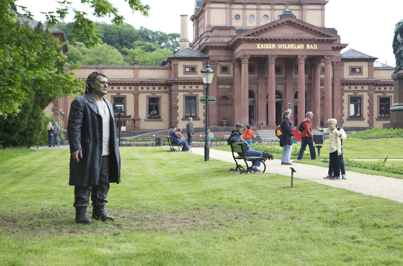 The Wanderer, 2013 Bronze, exterior paint 210 cm high | 83 in