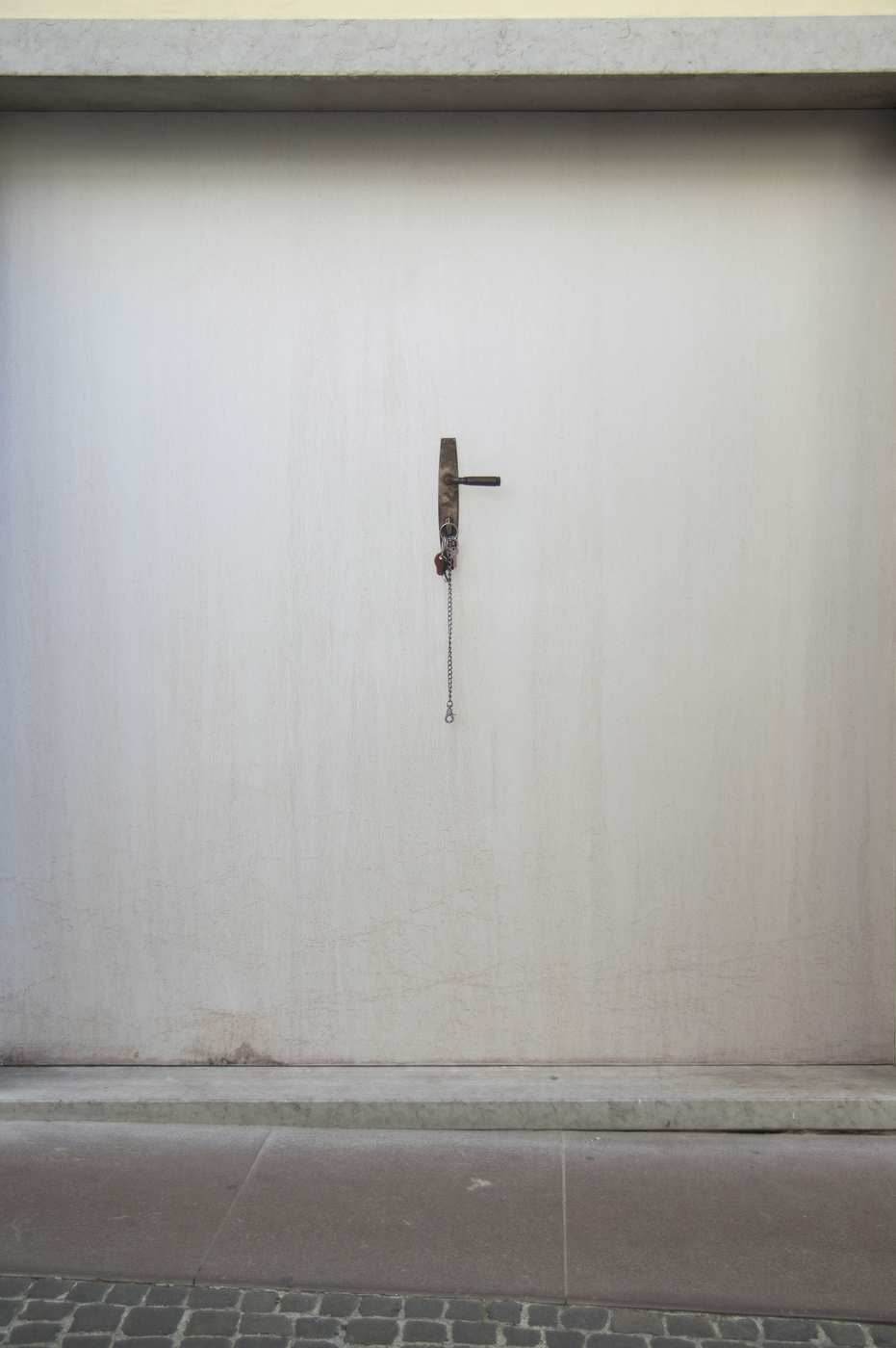 Roman Ondak Mezzaterra11 Installation View 02