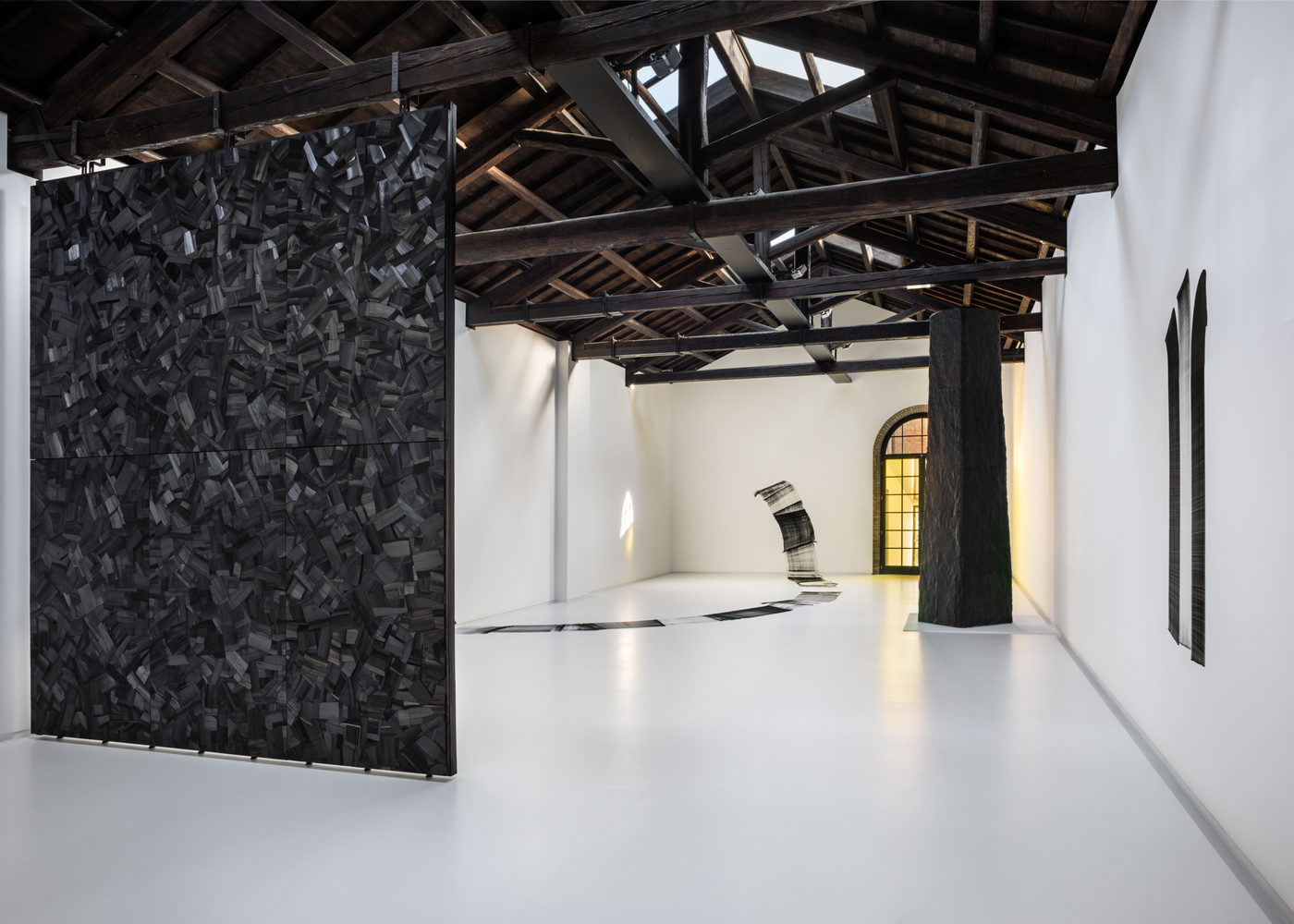 2 Installation View Lee Bae L A Maison De La Lune Bru Le E Alessandra Chemollo