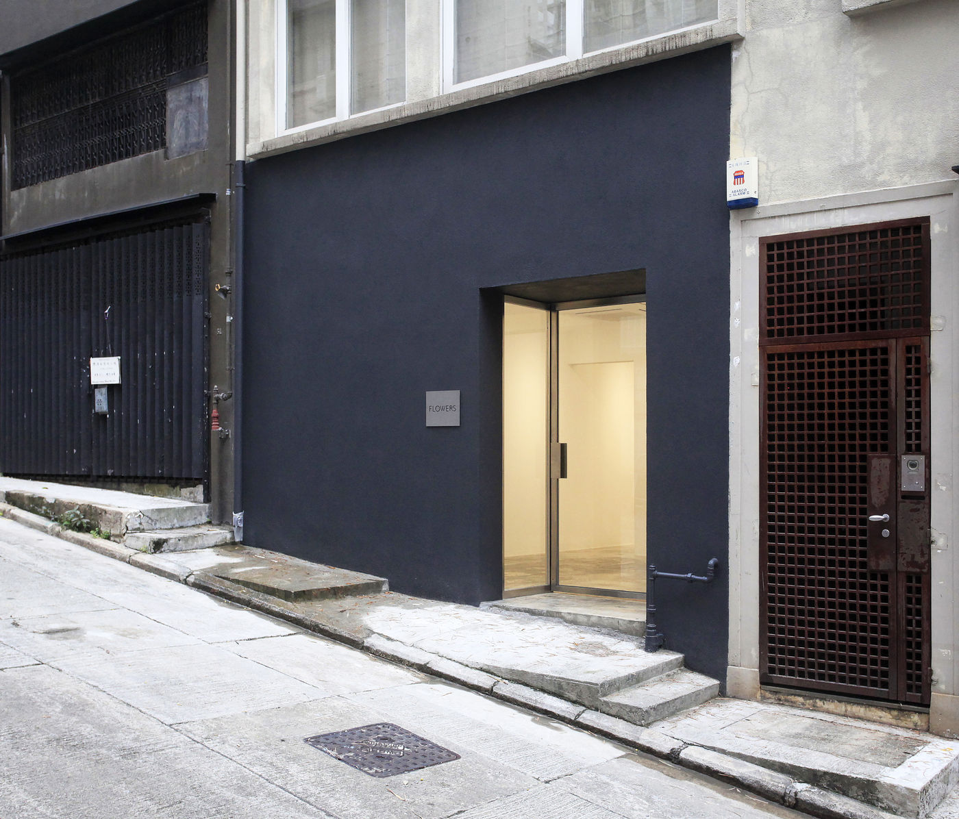 After several years of running an office and exhibiting at fairs in Asia, the gallery opened a space in central...