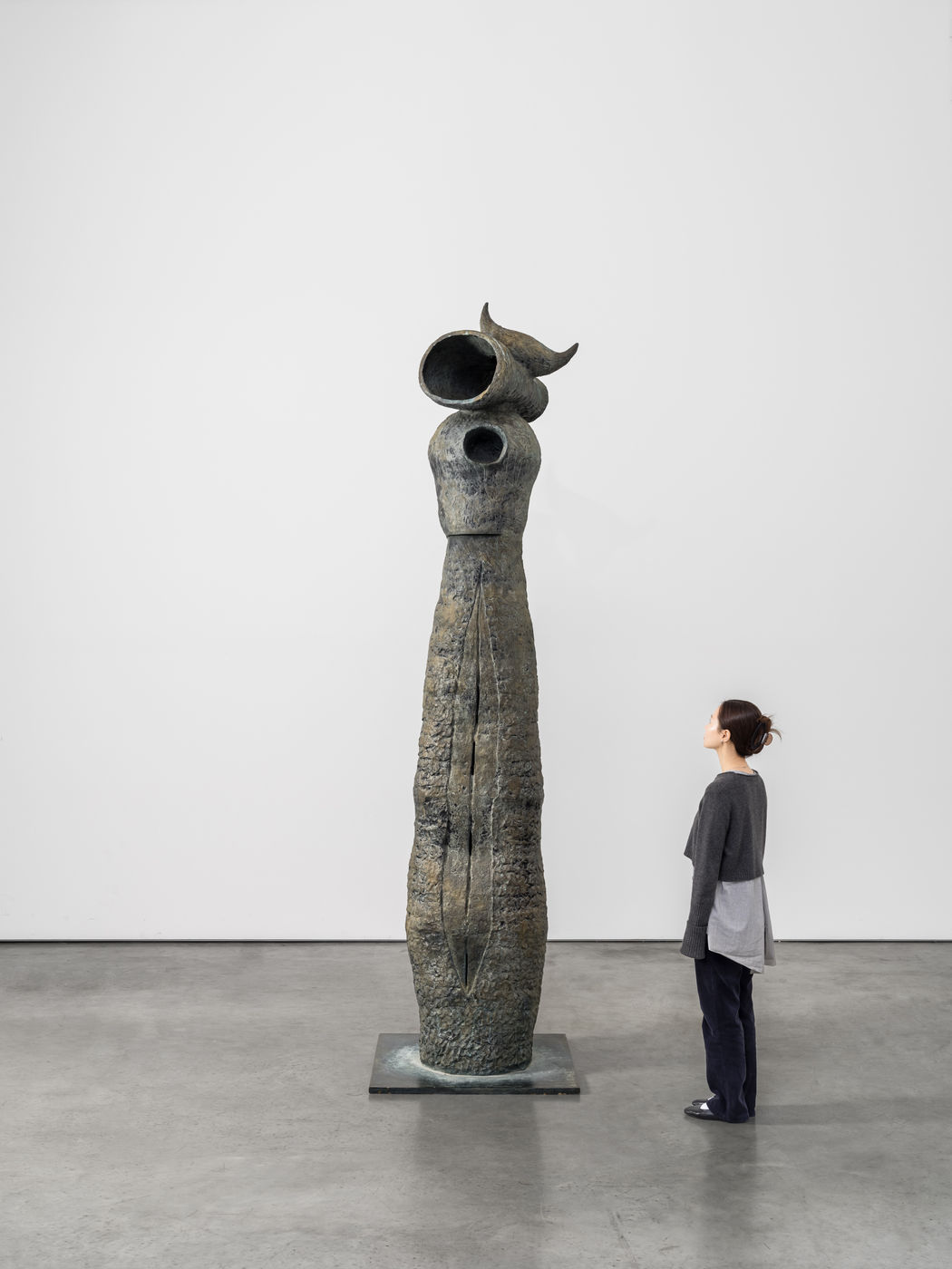 Joan Mir&oacute; Femme et oiseau, 1982 Bronze 330 x 73 x 60 cm (129.92 x 28.74 x 23.62 in) In...