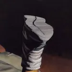 Figurative painting by Mohamed Saïd Chair, contemporary Moroccan artist. His works reinvent the human figure through a chiaroscuro aesthetic inherited from 17th century oil painting, blending hyperrealism and modern sensibility. AFIKARIS Gallery, contemporary African art in Paris. Peinture figurative de Mohamed Saïd Chair, artiste marocain contemporain. Ses œuvres réinventent la figure humaine dans une esthétique du clair-obscur héritée de la peinture à l'huile du XVIIe siècle, mêlant hyperréalisme et sensibilité moderne. Galerie AFIKARIS, art contemporain africain à Paris.