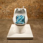 Laura Lima, Gigantesco Parentesco (Passeio Solitário) [Massive Kinship (Solitaire Promenade)], 2018