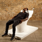 Laura Lima, Gigantesco Parentesco (Passeio Solitário) [Massive Kinship (Solitaire Promenade)], 2018